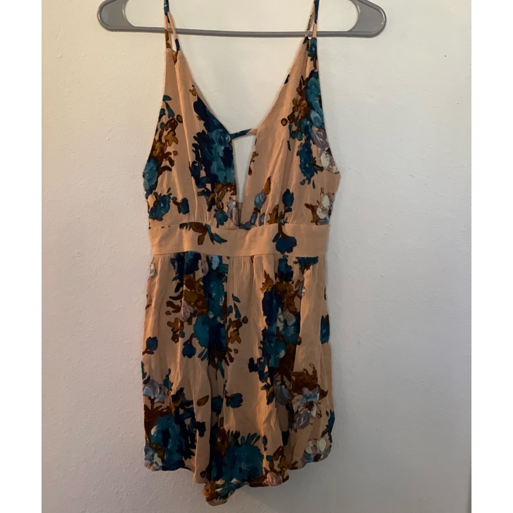 Coveted Clothing Woman’s Floral Romper - Picture 2 of 11